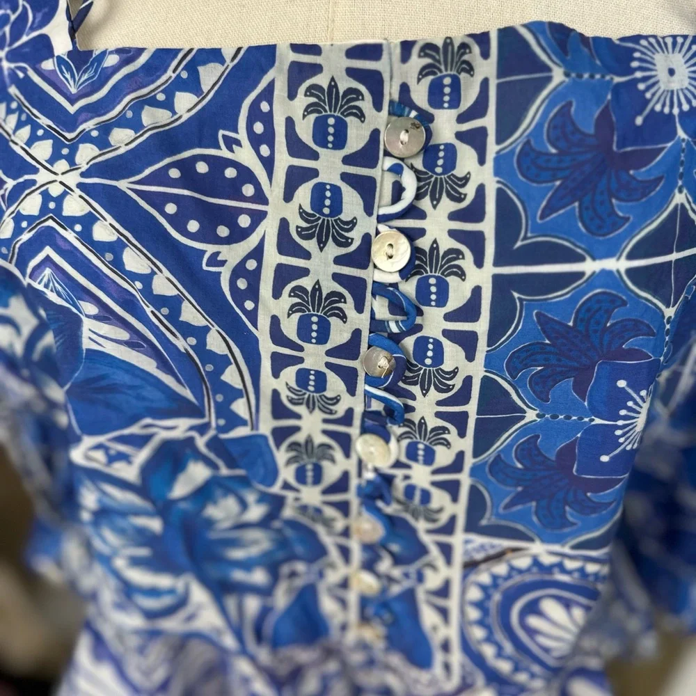 Farm Rio NWT SZ Large the Rio Tile Dream blue and white peplum puffed sleeve top